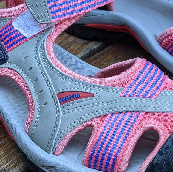 ABEO woman's outdoor sandles w/ enclosed toe. - Picture 6 of 9